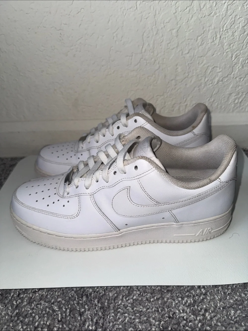 Men Air Force 1 White Shoes Size 9.5